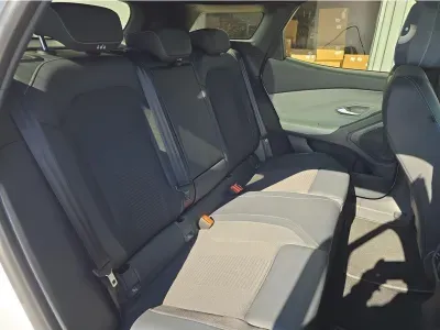 BIAŁY SUV FORD EXPLORER z 2024 r., ELEKTRYCZNY, skrzynia biegów AUTOMATYCZNA 210KM, zdjęcie 6 z 27
