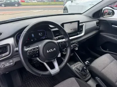 SREBRNY SUV KIA STONIC z 2025 r., BENZYNA, skrzynia biegów MANUALNA 58KM, zdjęcie 21 z 21