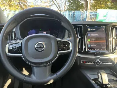 NIEBIESKI SUV VOLVO XC60 z 2022 r., DIESEL, skrzynia biegów AUTOMATYCZNA 197KM, zdjęcie 11 z 19