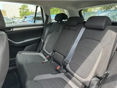 SREBRNY SUV SKODA KODIAQ z 2022 r., BENZYNA, skrzynia biegów AUTOMATYCZNA 150KM, zdjęcie 7 z 19