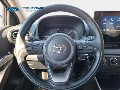NIEBIESKI HATCHBACK TOYOTA YARIS z 2024 r., BENZYNA, skrzynia biegów MANUALNA 92KM, zdjęcie 13 z 28