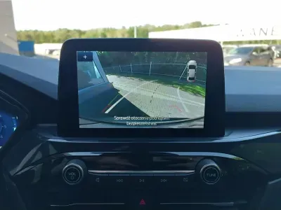SZARY KOMBI FORD KUGA z 2023 r., BENZYNA, skrzynia biegów AUTOMATYCZNA 120KM, zdjęcie 5 z 14