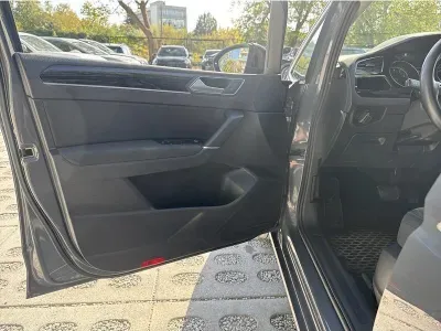 SZARY SEDAN VOLKSWAGEN TOURAN z 2022 r., BENZYNA, skrzynia biegów AUTOMATYCZNA 150KM, zdjęcie 12 z 19