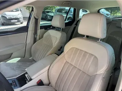CZARNY KOMBI SKODA SUPERB z 2022 r., BENZYNA, skrzynia biegów AUTOMATYCZNA 190KM, zdjęcie 9 z 19