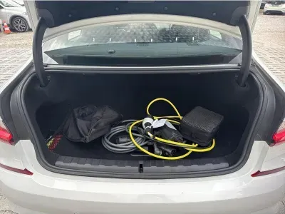 BIAŁY SEDAN BMW SERIE 3 z 2022 r., HYBRYDA/BENZYNA, skrzynia biegów AUTOMATYCZNA 292KM, zdjęcie 8 z 19