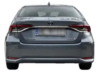 SZARY SEDAN TOYOTA COROLLA z 2023 r., HYBRYDA/BENZYNA, skrzynia biegów AUTOMATYCZNA 140KM, zdjęcie 11 z 18