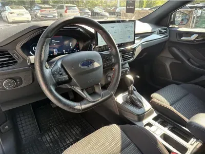 SREBRNY KOMBI FORD FOCUS z 2024 r., BENZYNA, skrzynia biegów AUTOMATYCZNA 155KM, zdjęcie 11 z 19