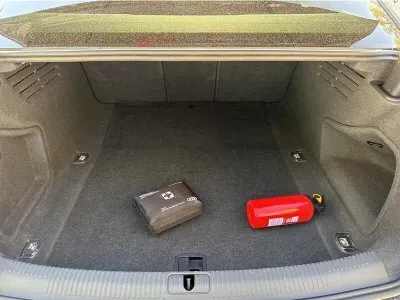 SZARY SEDAN AUDI A4 z 2023 r., BENZYNA, skrzynia biegów AUTOMATYCZNA 150KM, zdjęcie 18 z 19
