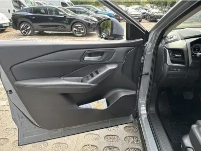 SZARY SUV NISSAN QASHQAI z 2024 r., BENZYNA, skrzynia biegów AUTOMATYCZNA 158KM, zdjęcie 12 z 19