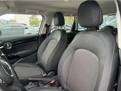 SZARY HATCHBACK MINI MINI z 2023 r., BENZYNA, skrzynia biegów AUTOMATYCZNA 136KM, zdjęcie 13 z 19