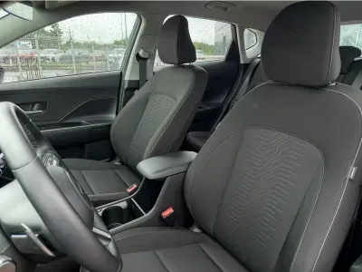 NIEBIESKI SUV HYUNDAI KONA z 2025 r., HYBRYDA/BENZYNA, skrzynia biegów AUTOMATYCZNA 129KM, zdjęcie 7 z 17