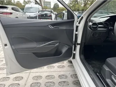 BIAŁY HATCHBACK SKODA FABIA z 2023 r., BENZYNA, skrzynia biegów MANUALNA 110KM, zdjęcie 12 z 19