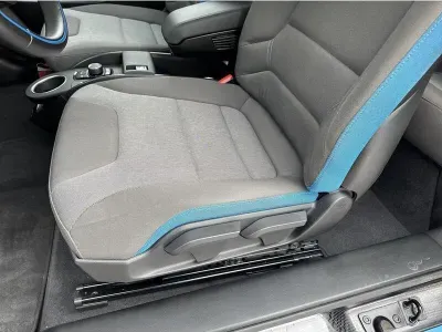 BIAŁY HATCHBACK BMW I3 z 2022 r., ELEKTRYCZNY, skrzynia biegów AUTOMATYCZNA 170KM, zdjęcie 4 z 17