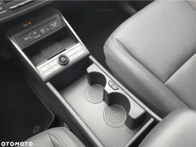 BIAŁY SUV HYUNDAI KONA z 2023 r., BENZYNA, skrzynia biegów AUTOMATYCZNA 199KM, zdjęcie 9 z 14