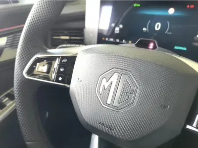 SZARY SUV MG S9 z 2026 r., HYBRYDA/BENZYNA, skrzynia biegów AUTOMATYCZNA 299KM, zdjęcie 18 z 19