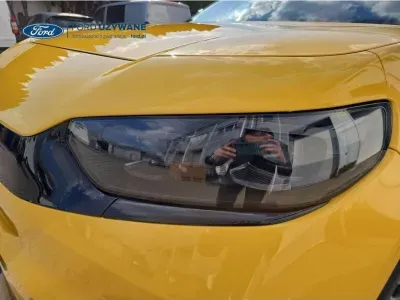 ŻÓŁTY HATCHBACK FORD CAPRI z 2025 r., ELEKTRYCZNY, skrzynia biegów AUTOMATYCZNA 210KM, zdjęcie 7 z 28