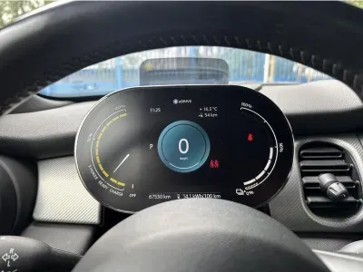 NIEBIESKI HATCHBACK MINI MINI z 2021 r., ELEKTRYCZNY, skrzynia biegów AUTOMATYCZNA 184KM, zdjęcie 18 z 19