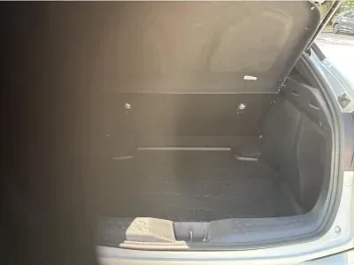 BIAŁY SUV TOYOTA C-HR z 2022 r., HYBRYDA/BENZYNA, skrzynia biegów AUTOMATYCZNA 122KM, zdjęcie 14 z 19