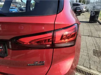 CZERWONY SUV MG ZS HYBRID z 2026 r., HYBRYDA/BENZYNA, skrzynia biegów AUTOMATYCZNA 197KM, zdjęcie 11 z 17