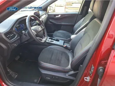 CZERWONY SUV FORD KUGA z 2023 r., HYBRYDA/BENZYNA, skrzynia biegów AUTOMATYCZNA 140KM, zdjęcie 18 z 21