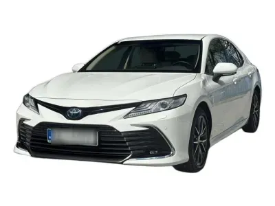 BIAŁY SEDAN TOYOTA CAMRY z 2022 r., HYBRYDA/BENZYNA, skrzynia biegów AUTOMATYCZNA 218KM, zdjęcie 17 z 18