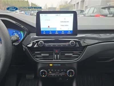 BIAŁY SUV FORD KUGA z 2022 r., HYBRYDA/BENZYNA, skrzynia biegów AUTOMATYCZNA 112KM, zdjęcie 14 z 28