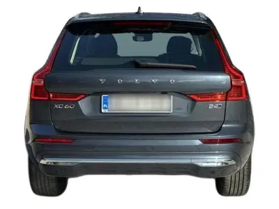 NIEBIESKI SUV VOLVO XC60 z 2022 r., DIESEL, skrzynia biegów AUTOMATYCZNA 197KM, zdjęcie 4 z 19