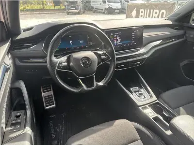 BIAŁY KOMBI SKODA OCTAVIA z 2023 r., BENZYNA, skrzynia biegów AUTOMATYCZNA 150KM, zdjęcie 3 z 19