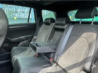 SZARY SUV SKODA KODIAQ z 2023 r., BENZYNA, skrzynia biegów AUTOMATYCZNA 190KM, zdjęcie 2 z 19