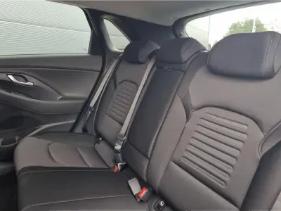 NIEBIESKI HATCHBACK HYUNDAI I30 z 2026 r., BENZYNA, skrzynia biegów AUTOMATYCZNA 150KM, zdjęcie 14 z 15