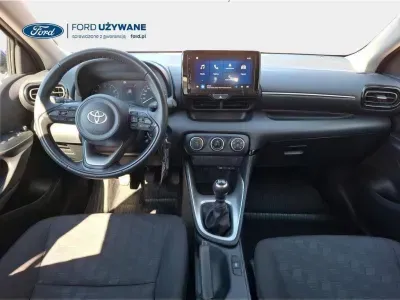 NIEBIESKI HATCHBACK TOYOTA YARIS z 2024 r., BENZYNA, skrzynia biegów MANUALNA 92KM, zdjęcie 26 z 28