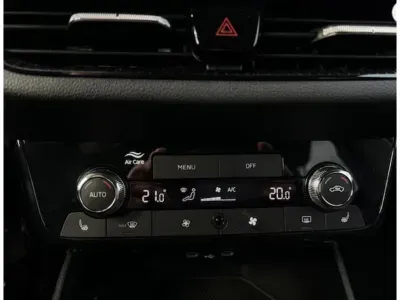 POMARAŃCZOWY HATCHBACK SKODA FABIA z 2025 r., BENZYNA, skrzynia biegów MANUALNA 116KM, zdjęcie 8 z 16