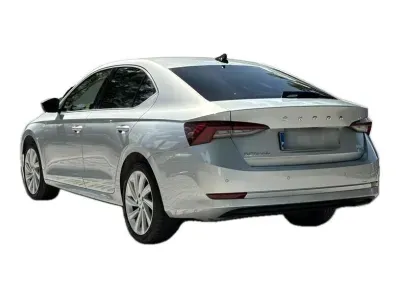 SREBRNY HATCHBACK SKODA OCTAVIA z 2023 r., BENZYNA, skrzynia biegów AUTOMATYCZNA 190KM, zdjęcie 12 z 19