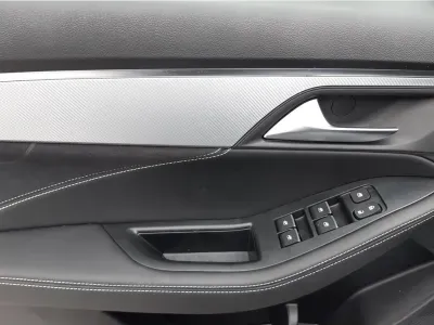 SZARY SEDAN JAC J7 PLUS z 2026 r., BENZYNA, skrzynia biegów AUTOMATYCZNA 136KM, zdjęcie 8 z 9
