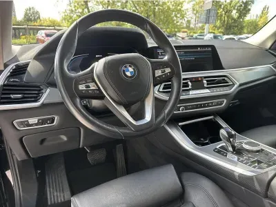 CZARNY SUV BMW X5 z 2022 r., HYBRYDA/BENZYNA, skrzynia biegów AUTOMATYCZNA 394KM, zdjęcie 15 z 19