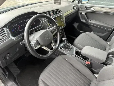 SZARY SUV VOLKSWAGEN TIGUAN ALLSPACE z 2022 r., BENZYNA, skrzynia biegów AUTOMATYCZNA 150KM, zdjęcie 19 z 19