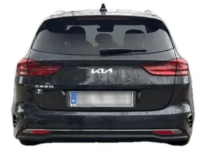 CZARNY KOMBI KIA CEED z 2023 r., BENZYNA, skrzynia biegów AUTOMATYCZNA 160KM, zdjęcie 2 z 19