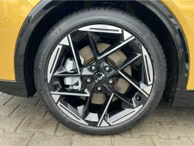 ZŁOTY HATCHBACK KIA K4 z 2025 r., BENZYNA, skrzynia biegów AUTOMATYCZNA 180KM, zdjęcie 5 z 9