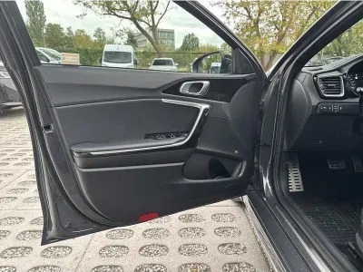 CZARNY HATCHBACK KIA CEED z 2022 r., BENZYNA, skrzynia biegów AUTOMATYCZNA 160KM, zdjęcie 10 z 19