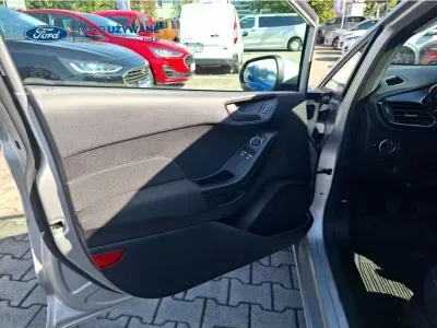 SREBRNY HATCHBACK FORD FIESTA z 2020 r., BENZYNA, skrzynia biegów MANUALNA 55KM, zdjęcie 11 z 29