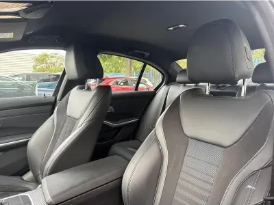 BIAŁY SEDAN BMW SERIE 3 z 2022 r., HYBRYDA/BENZYNA, skrzynia biegów AUTOMATYCZNA 292KM, zdjęcie 19 z 19