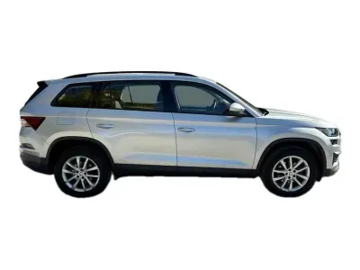 SREBRNY SUV SKODA KODIAQ z 2022 r., BENZYNA, skrzynia biegów AUTOMATYCZNA 150KM, zdjęcie 4 z 19