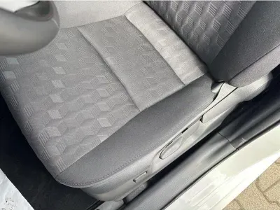 BIAŁY HATCHBACK TOYOTA YARIS z 2025 r., HYBRYDA/BENZYNA, skrzynia biegów AUTOMATYCZNA 116KM, zdjęcie 18 z 19