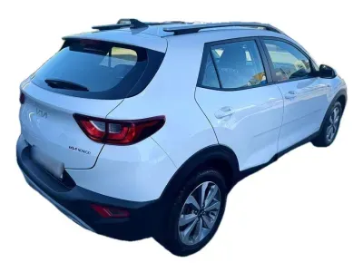 BIAŁY SUV KIA STONIC z 2025 r., BENZYNA, skrzynia biegów MANUALNA 58KM, zdjęcie 10 z 19