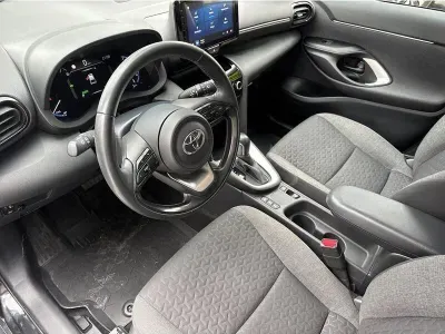 CZARNY SUV TOYOTA YARIS-CROSS z 2022 r., HYBRYDA/BENZYNA, skrzynia biegów AUTOMATYCZNA 116KM, zdjęcie 8 z 19
