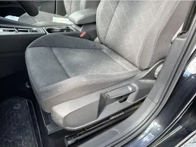CZARNY KOMBI VOLKSWAGEN GOLF VIII VARIANT z 2023 r., BENZYNA, skrzynia biegów AUTOMATYCZNA 131KM, zdjęcie 7 z 19