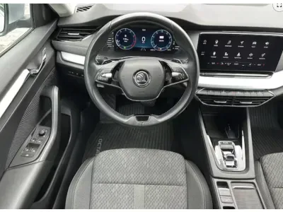 SREBRNY HATCHBACK SKODA OCTAVIA IV z 2022 r., BENZYNA, skrzynia biegów AUTOMATYCZNA 200KM, zdjęcie 5 z 10