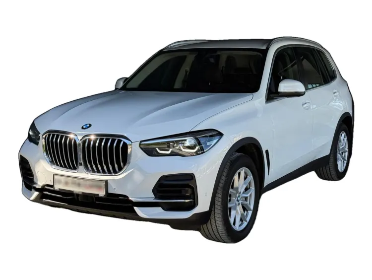 BIAŁY SUV BMW X5 z 2022 r., BENZYNA, skrzynia biegów AUTOMATYCZNA 333KM, zdjęcie główne
