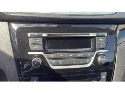 CZARNY SUV NISSAN QASHQAI z 2018 r., BENZYNA, skrzynia biegów MANUALNA 116KM, zdjęcie 10 z 11