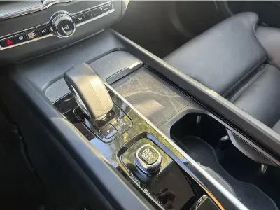 NIEBIESKI SUV VOLVO XC60 z 2022 r., DIESEL, skrzynia biegów AUTOMATYCZNA 197KM, zdjęcie 2 z 19
